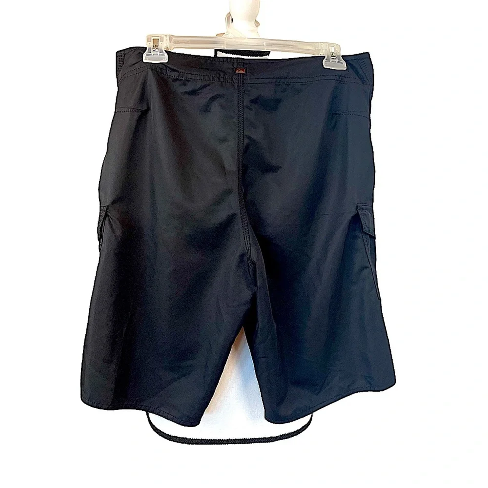 Quicksilver Men’s Black Swim / Board Shorts Size 33